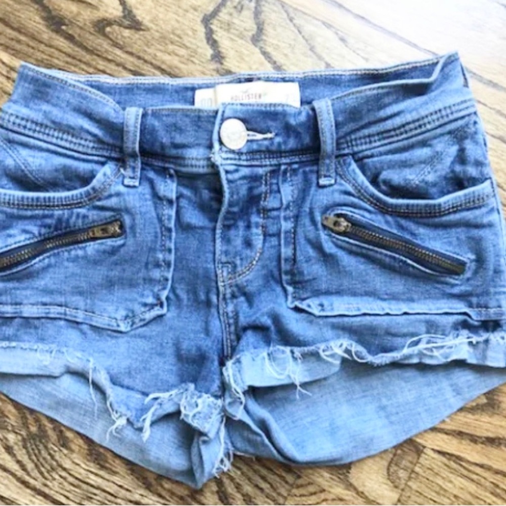 Hollister low rise short-shorts (Size 24)